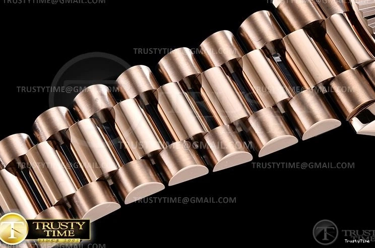 0427 RDD0219E – DayDate 36mm RelaxedFit 695